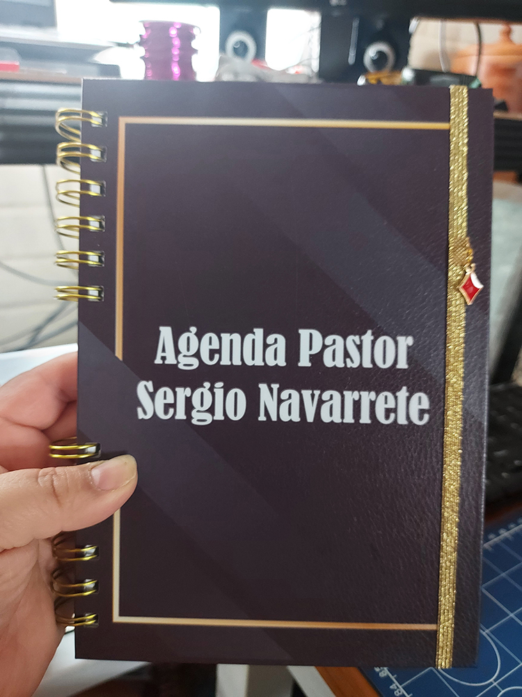Agenda Cristiana para Hombre, tamaÃ±o A5, hojas papel bond de 106 grs.